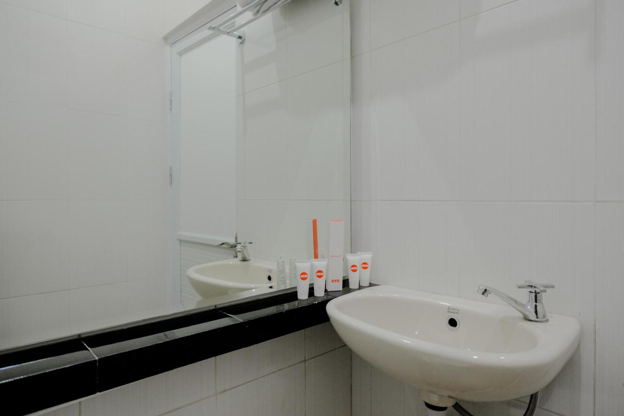 Hotel O Universitas Brawijaya Near Mall Dinoyo Malang Extérieur photo